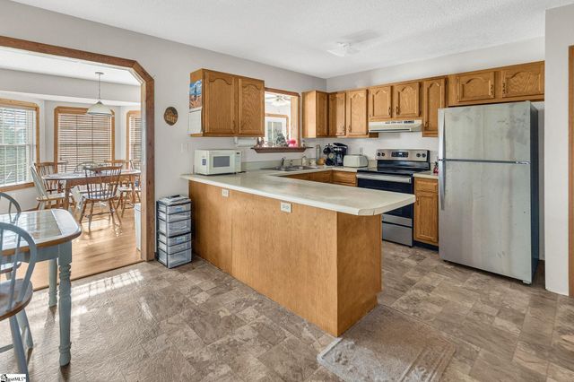 1071 Little Mountain Road, Wellford, SC 29385