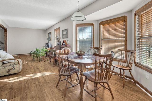 1071 Little Mountain Road, Wellford, SC 29385