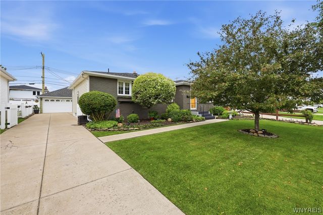 65 Leni Lane, Cheektowaga, NY 14225