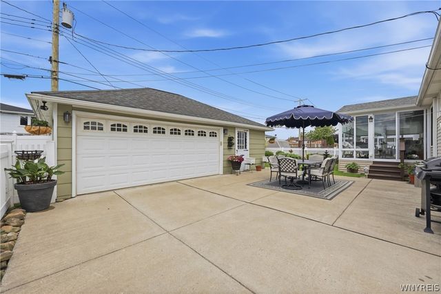 65 Leni Lane, Cheektowaga, NY 14225