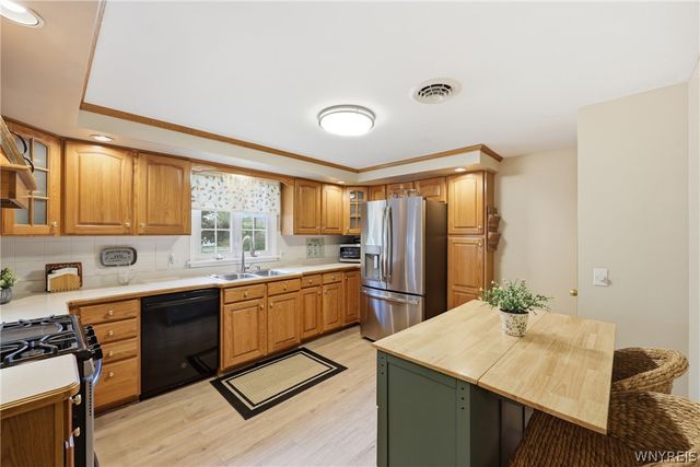 65 Leni Lane, Cheektowaga, NY 14225