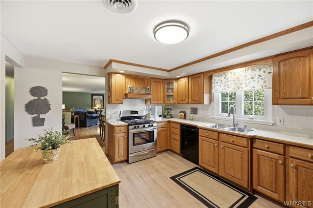 65 Leni Lane, Cheektowaga, NY 14225