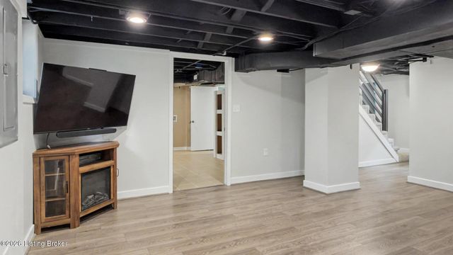 3812 Warner Ave, Louisville, KY 40207