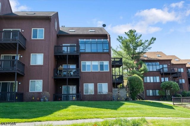 6 Falkenstein Dr Unit 8, Vernon Twp., NJ 07462