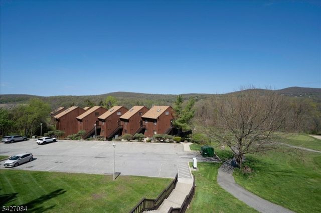 6 Falkenstein Dr Unit 8, Vernon Twp., NJ 07462