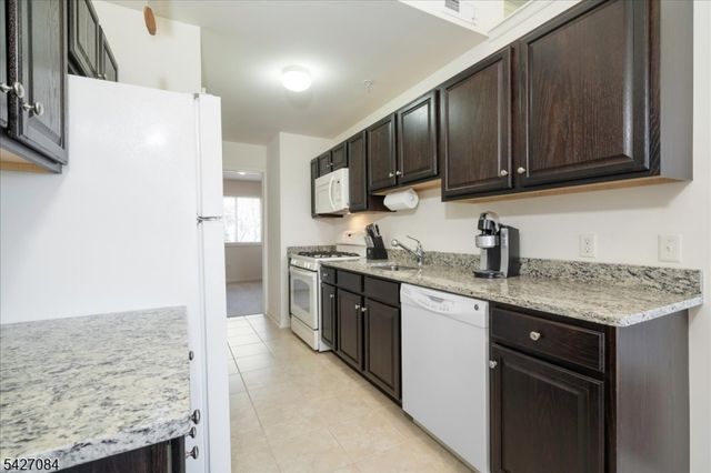 6 Falkenstein Dr Unit 8, Vernon Twp., NJ 07462