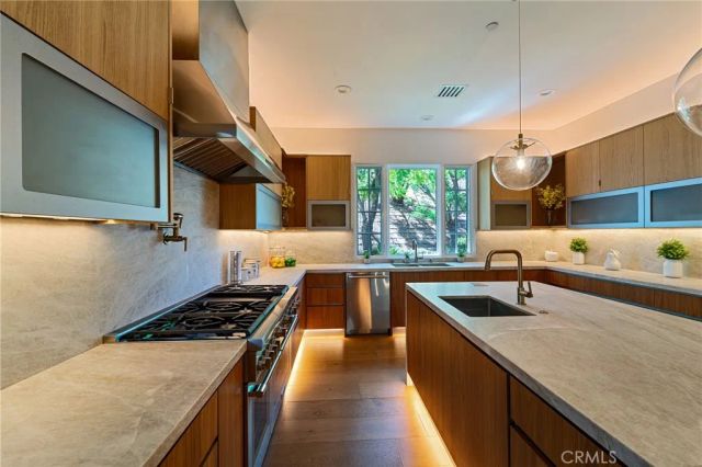 29462 Malibu View Court, Agoura Hills, CA 91301