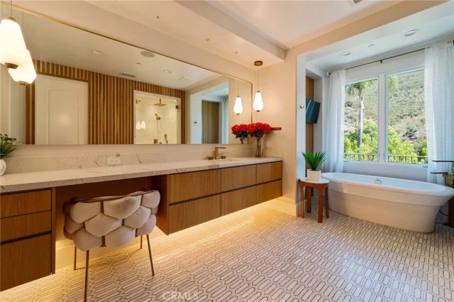 29462 Malibu View Court, Agoura Hills, CA 91301