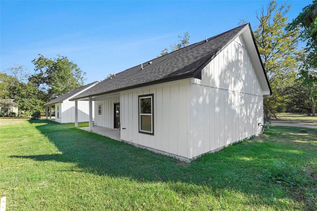 205 Spruce Lane, Daisetta, TX 77533