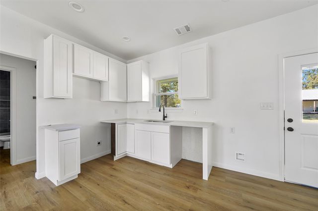 205 Spruce Lane, Daisetta, TX 77533