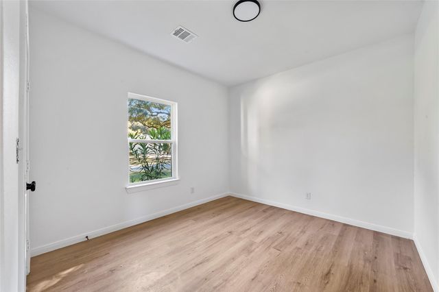 205 Spruce Lane, Daisetta, TX 77533