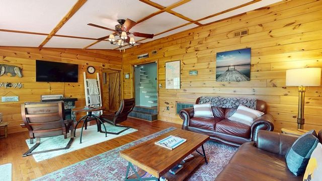 8045 Sarah Thomas Rd, Silver Point, TN 38582