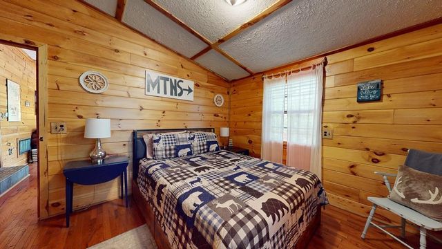 8045 Sarah Thomas Rd, Silver Point, TN 38582