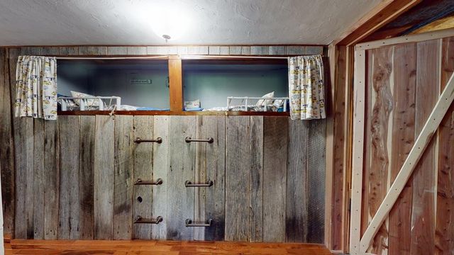 8045 Sarah Thomas Rd, Silver Point, TN 38582
