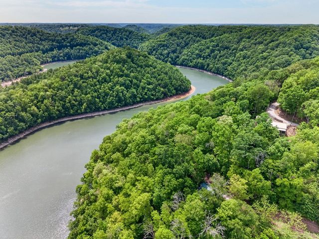 8045 Sarah Thomas Rd, Silver Point, TN 38582