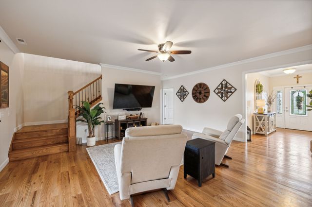 3885 Stonecrest Dr, Columbia, TN 38401