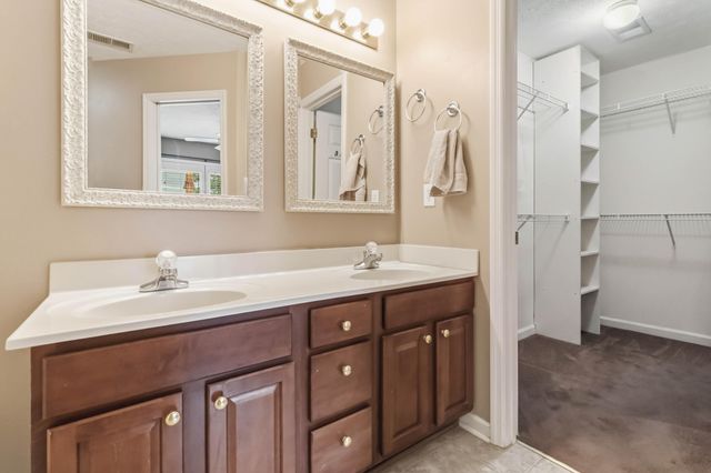 2560 Spring Valley Loop, Lexington, KY 40511