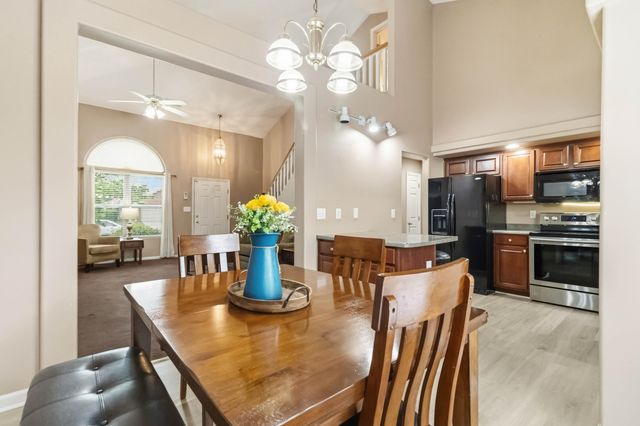 2560 Spring Valley Loop, Lexington, KY 40511