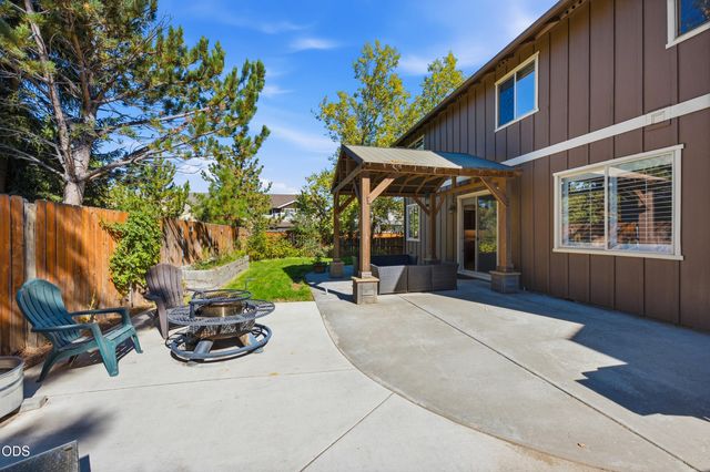 61729 Daly Estates Drive, Bend, OR 97702