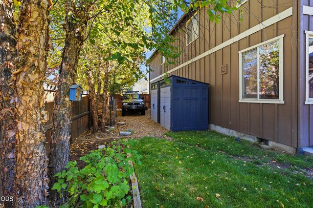 61729 Daly Estates Drive, Bend, OR 97702