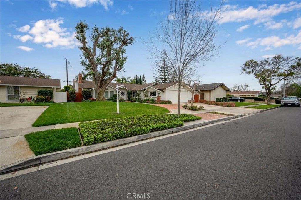 Image 3 of property listing at 2692 Salmon Drive, Rossmoor, CA 90720