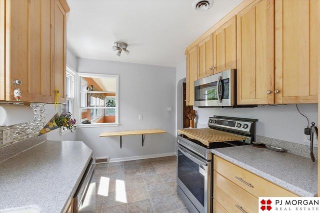 6315 Pacific Street, Omaha, NE 68106
