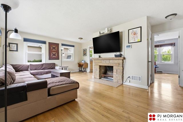 6315 Pacific Street, Omaha, NE 68106