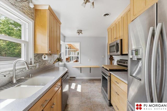 6315 Pacific Street, Omaha, NE 68106