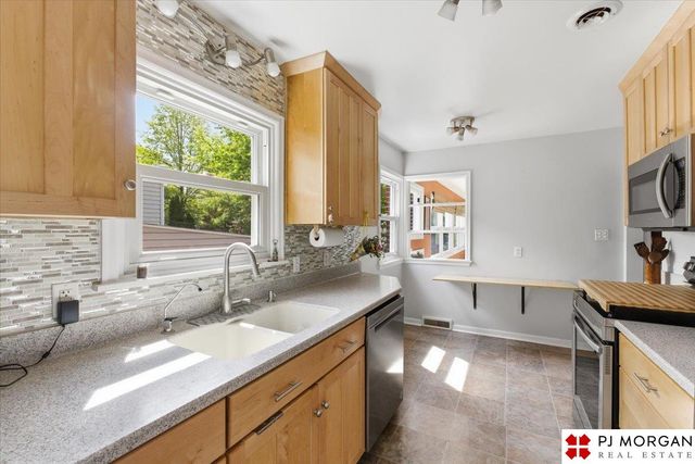 6315 Pacific Street, Omaha, NE 68106