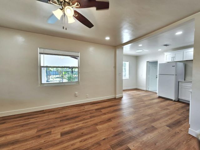 617 NE 8TH Avenue, Boynton Beach, FL 33435