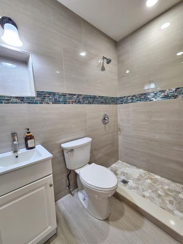 617 NE 8TH Avenue, Boynton Beach, FL 33435