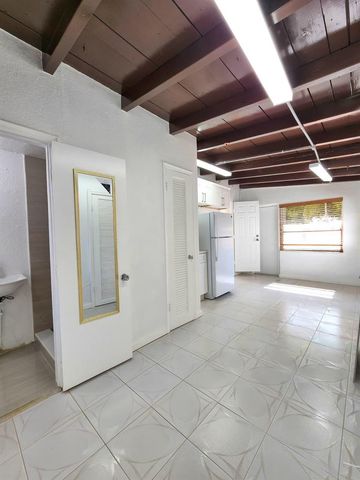 617 NE 8TH Avenue, Boynton Beach, FL 33435