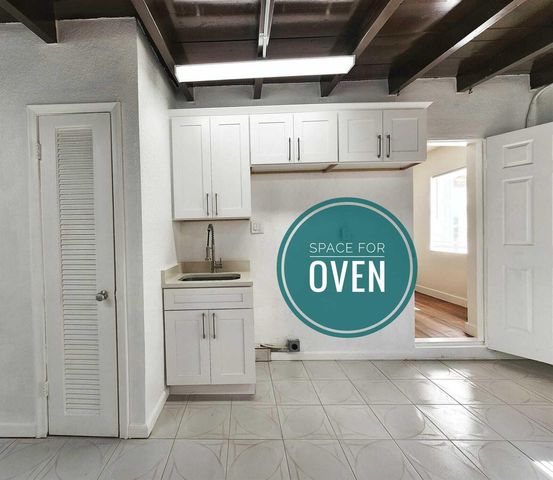 617 NE 8TH Avenue, Boynton Beach, FL 33435