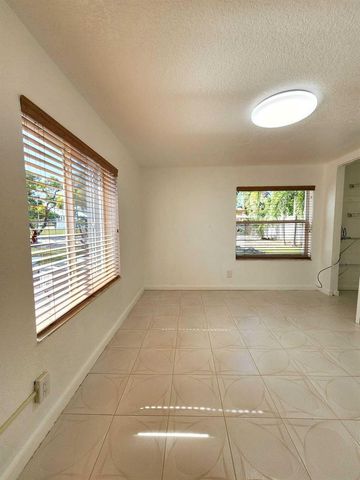 617 NE 8TH Avenue, Boynton Beach, FL 33435