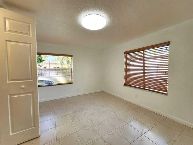 617 NE 8TH Avenue, Boynton Beach, FL 33435