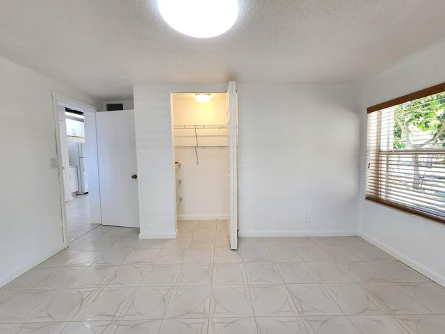 617 NE 8TH Avenue, Boynton Beach, FL 33435