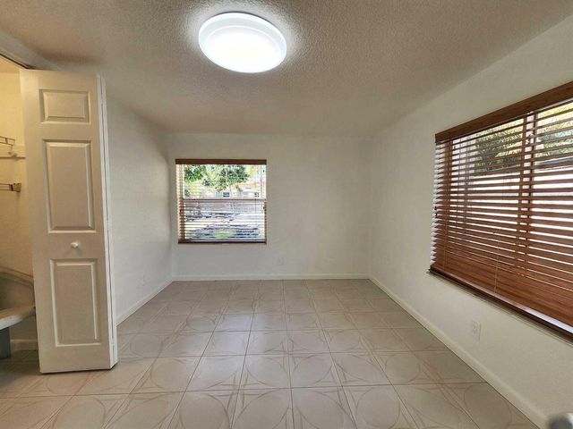 617 NE 8TH Avenue, Boynton Beach, FL 33435