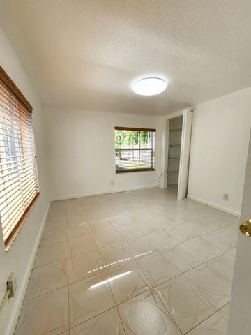 617 NE 8TH Avenue, Boynton Beach, FL 33435