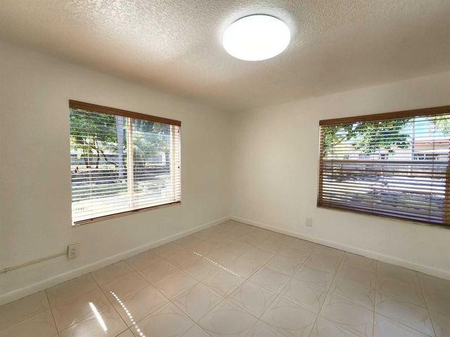 617 NE 8TH Avenue, Boynton Beach, FL 33435