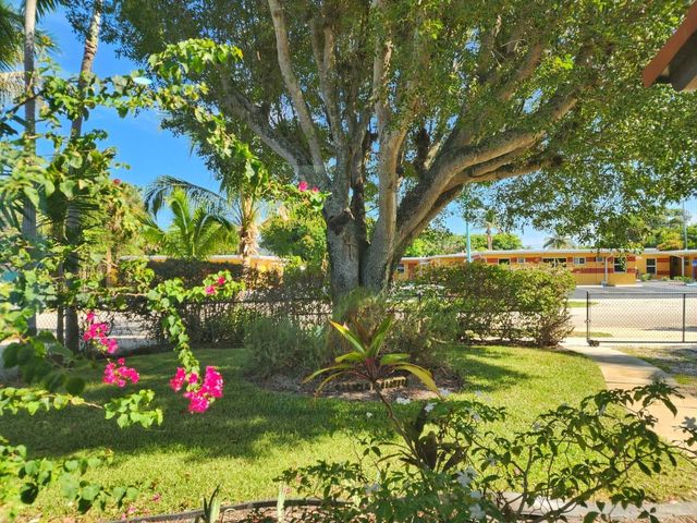 617 NE 8TH Avenue, Boynton Beach, FL 33435