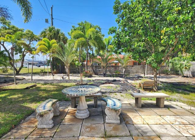 617 NE 8TH Avenue, Boynton Beach, FL 33435