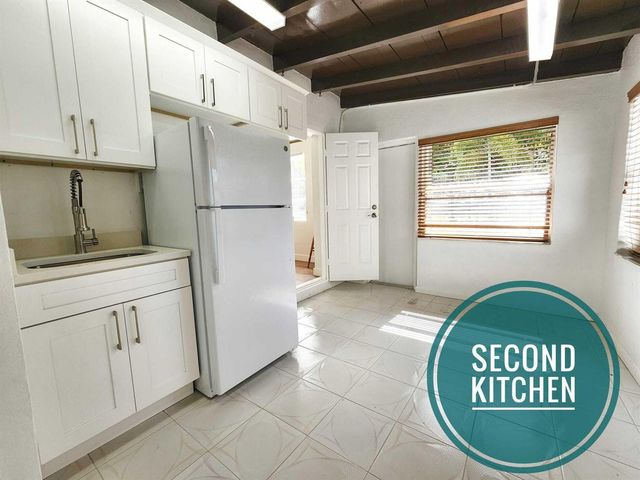 617 NE 8TH Avenue, Boynton Beach, FL 33435