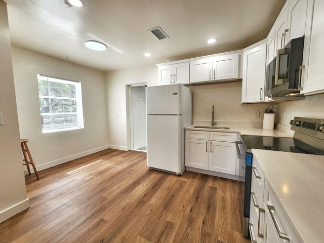 617 NE 8TH Avenue, Boynton Beach, FL 33435