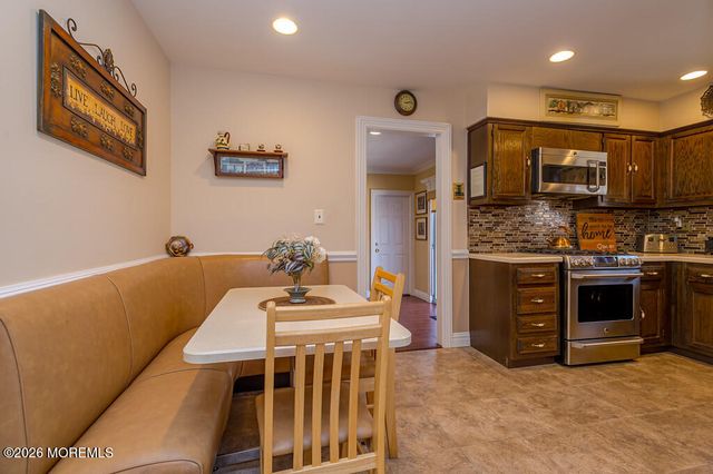 25 Whitney Drive, Marlboro, NJ 07746