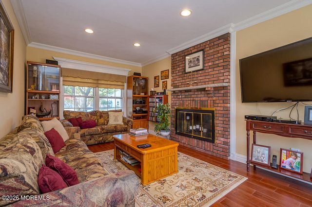 25 Whitney Drive, Marlboro, NJ 07746