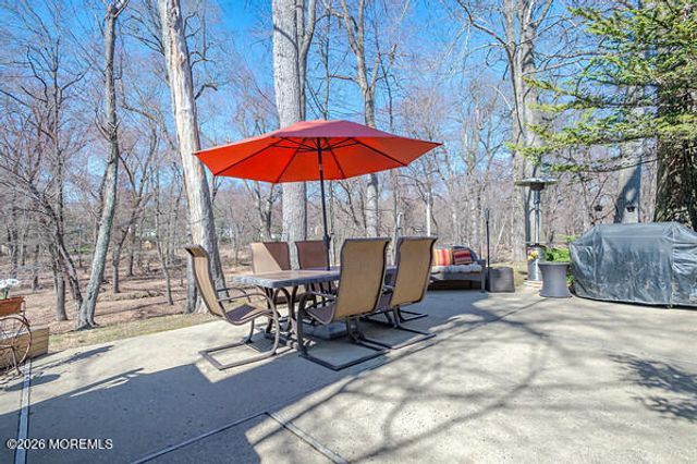 25 Whitney Drive, Marlboro, NJ 07746