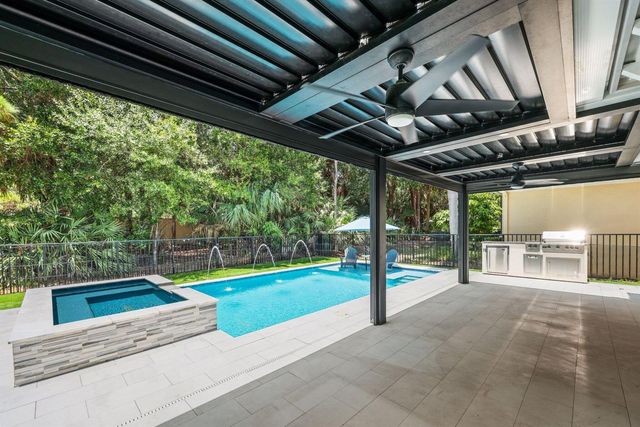 461 Pumpkin Drive, Palm Beach Gardens, FL 33410