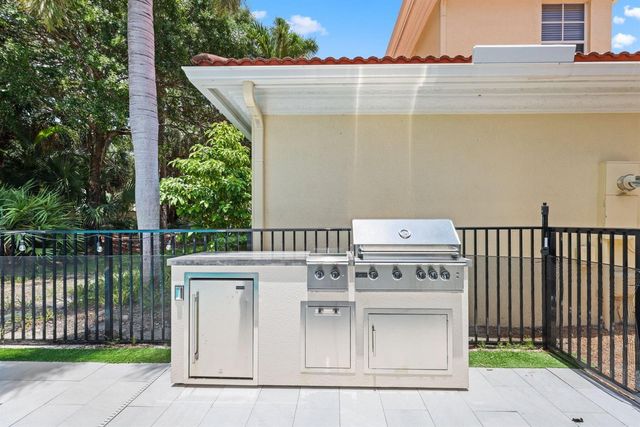 461 Pumpkin Drive, Palm Beach Gardens, FL 33410