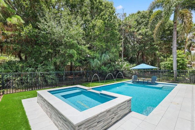461 Pumpkin Drive, Palm Beach Gardens, FL 33410