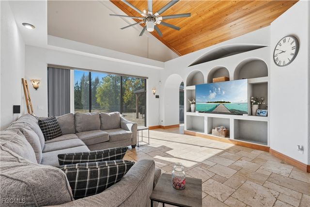 12751 Palmetto Pines DR, Cape Coral, FL 33909